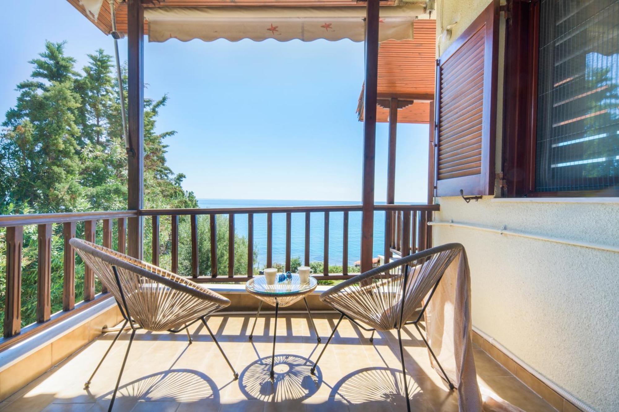 Iconic Prive Beachfront Mola Kaliva