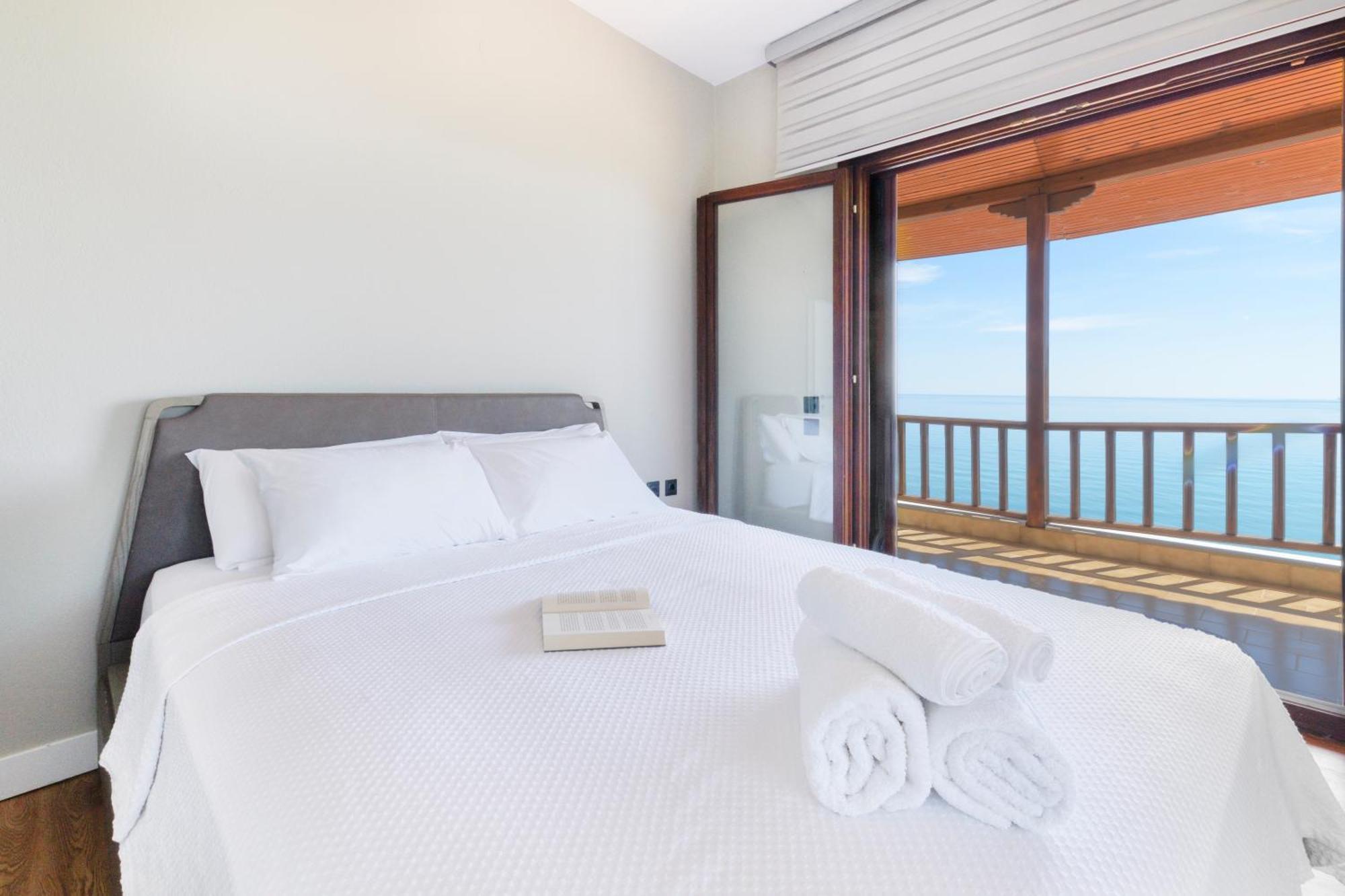 Iconic Prive Beachfront Mola Kaliva