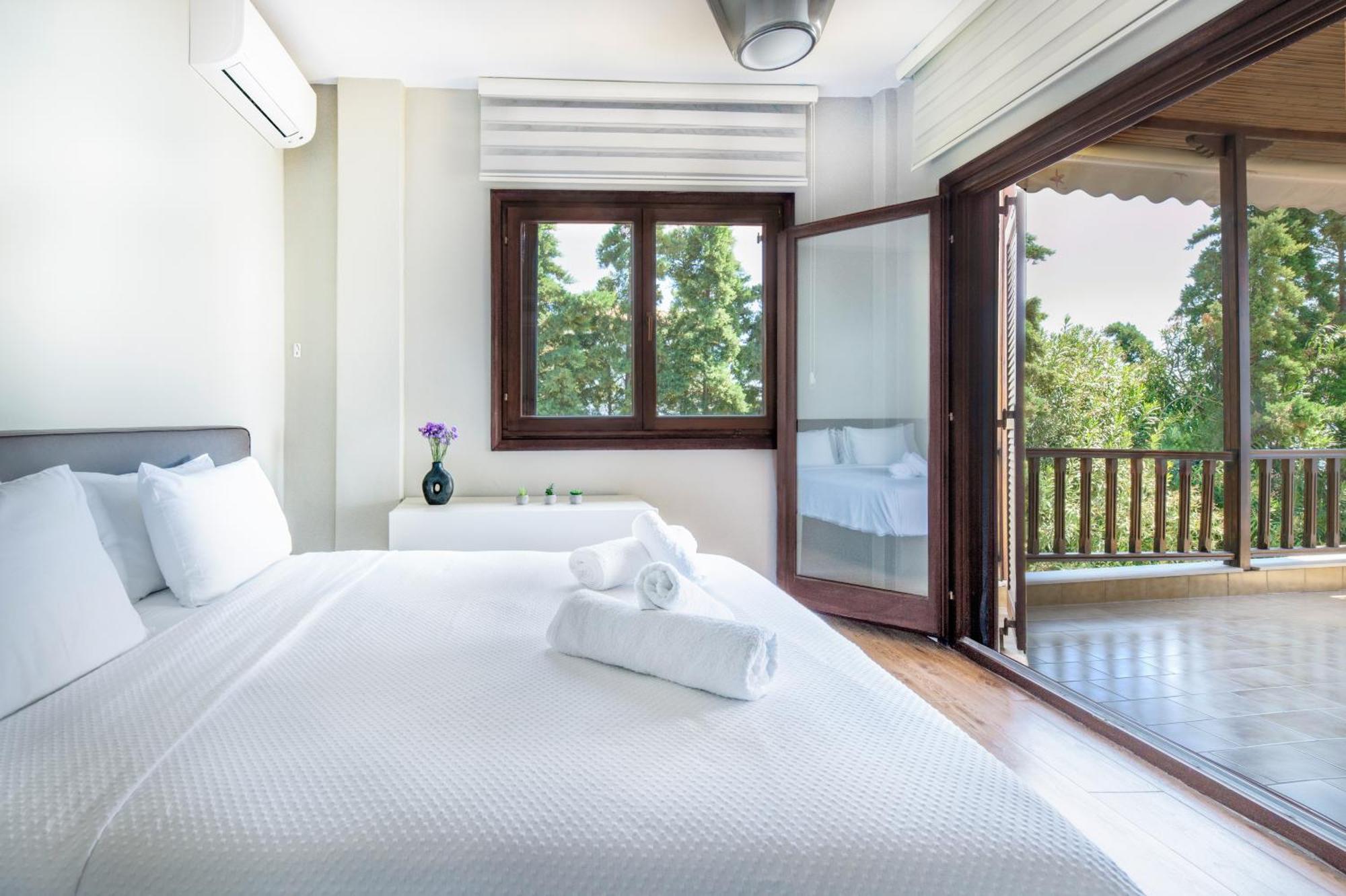 Iconic Prive Beachfront Mola Kalyva