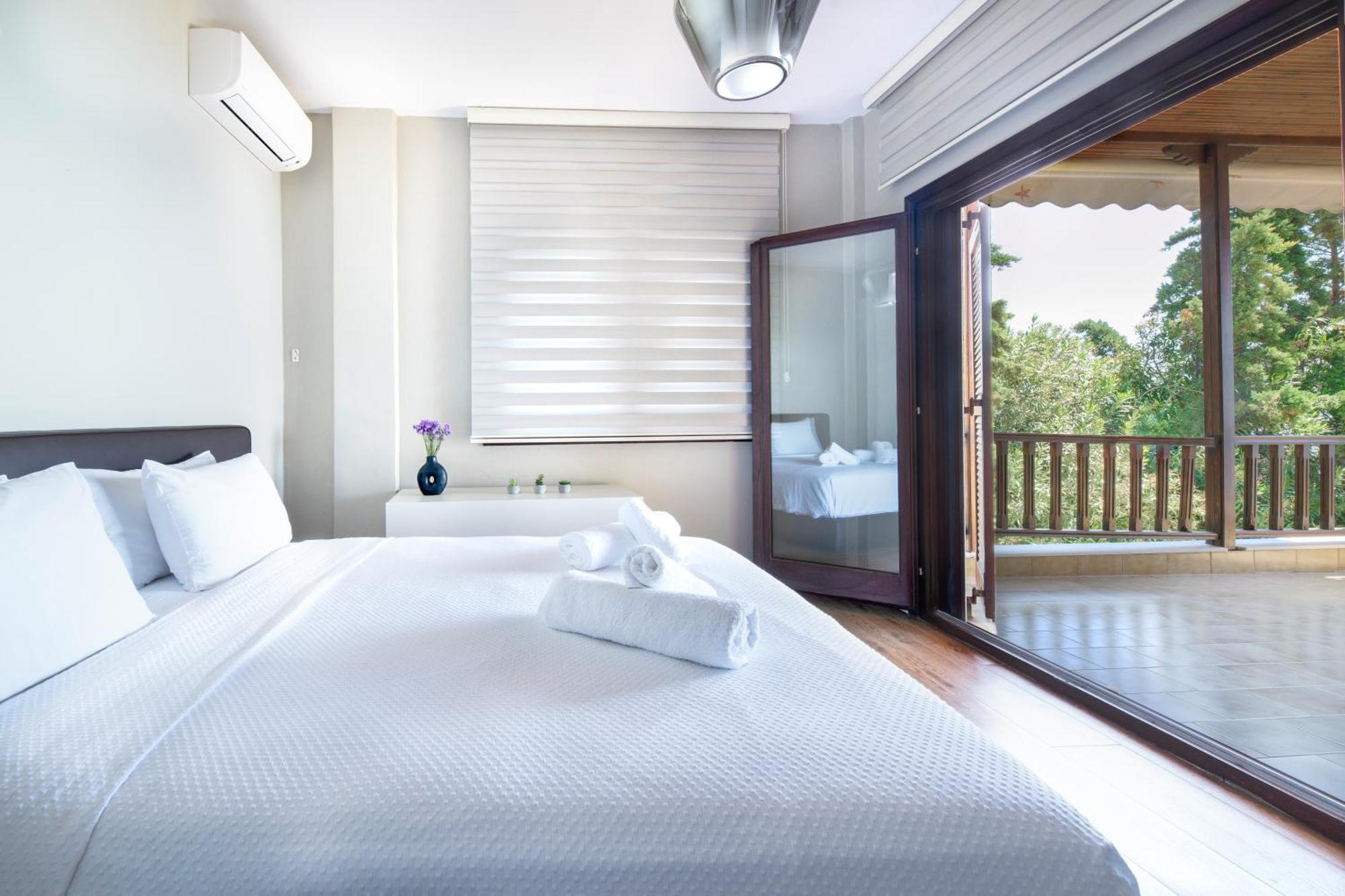 Iconic Prive Beachfront Villa Mola Kalyva