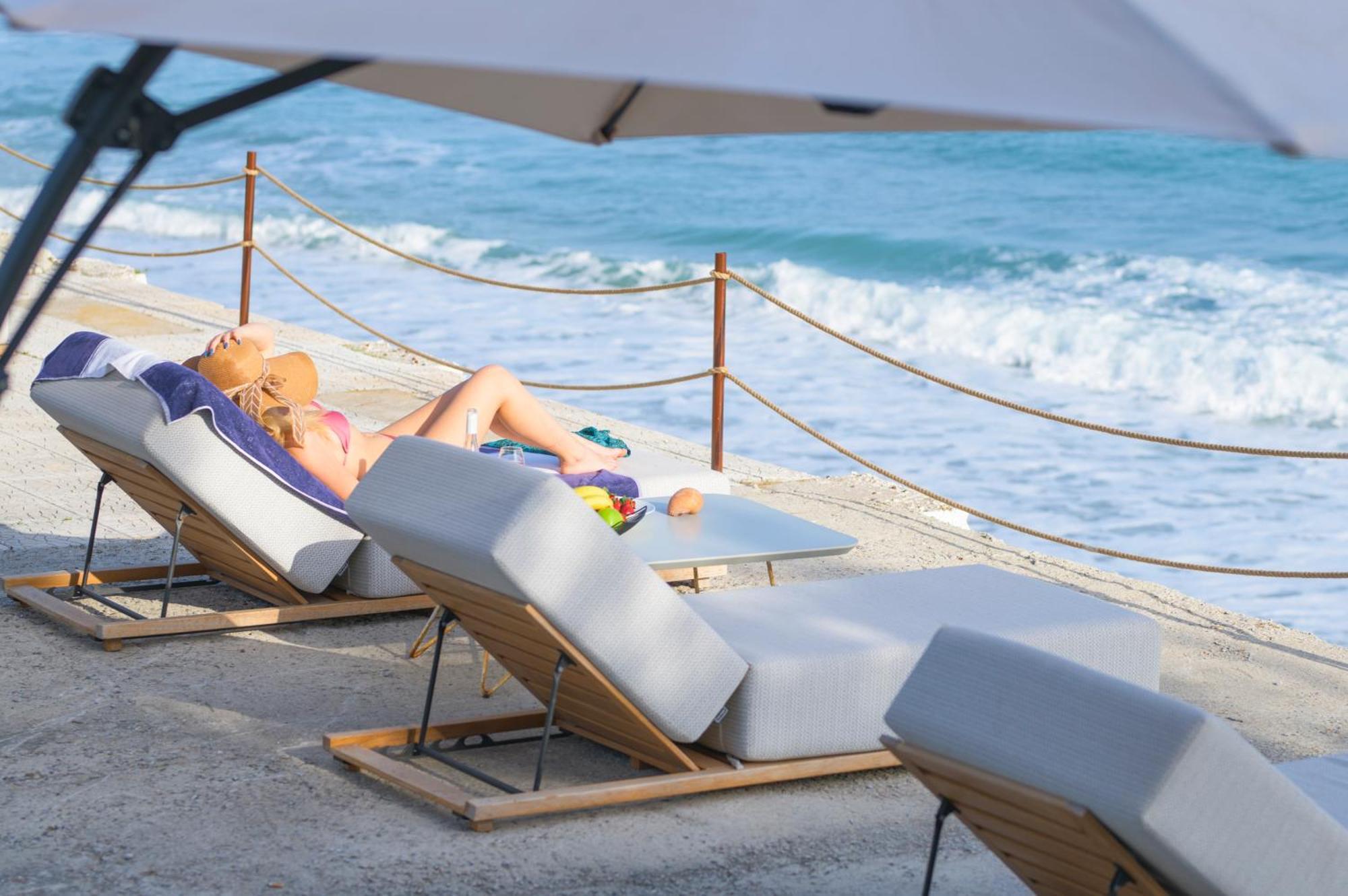 Iconic Prive Beachfront * Mola Kalyva